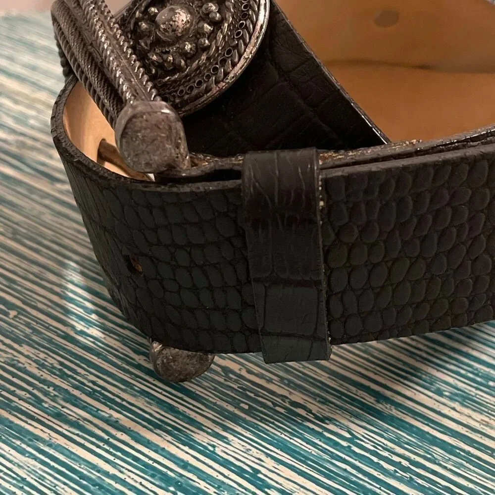 Streets Ahead Vintage Crock Embossed Leather/Aged Silver Medallion Belt